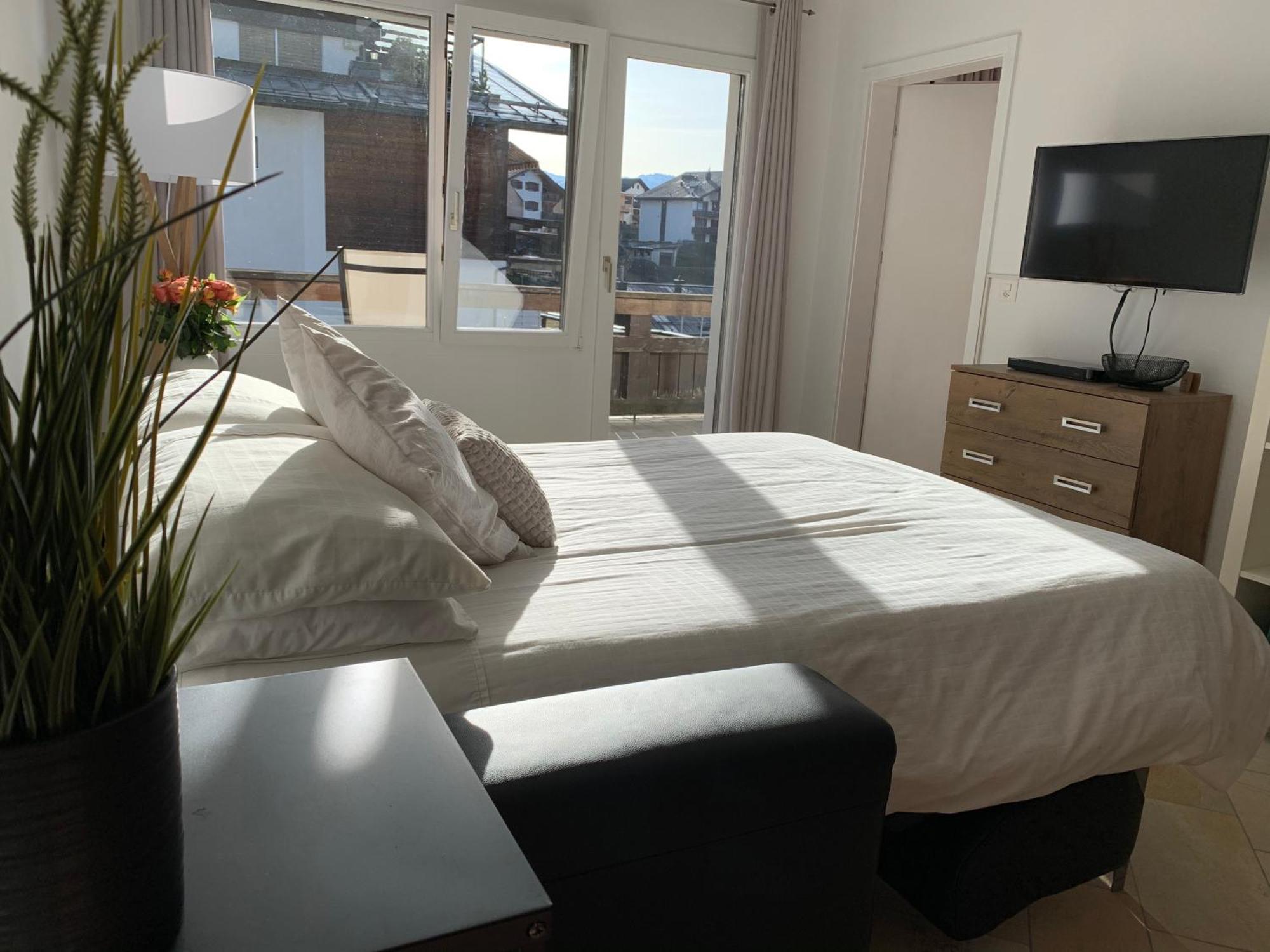 Apartment Near Laax Lake ภายนอก รูปภาพ
